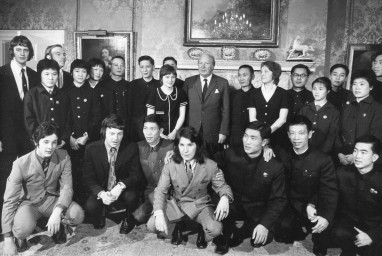 22.01.16 1972 Chinese and English Teams meet Edward Heath. Back Clayton, Merrett, Mathews, heath, Shirley Front Jarvis, Neale, Barnes. Copyright Press Association.